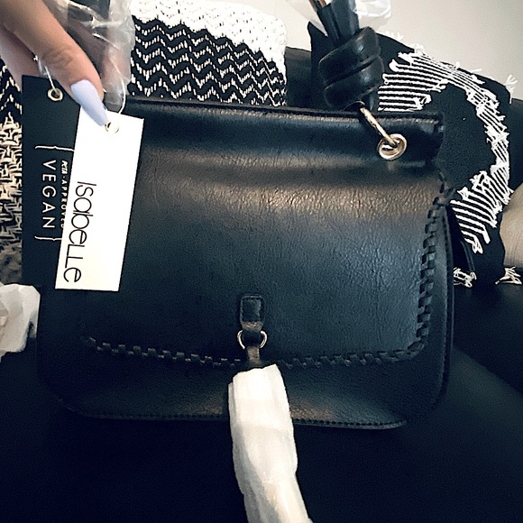 This gem is perfect for when you want to be casual or dress for a night out! - Picture 2 of 9